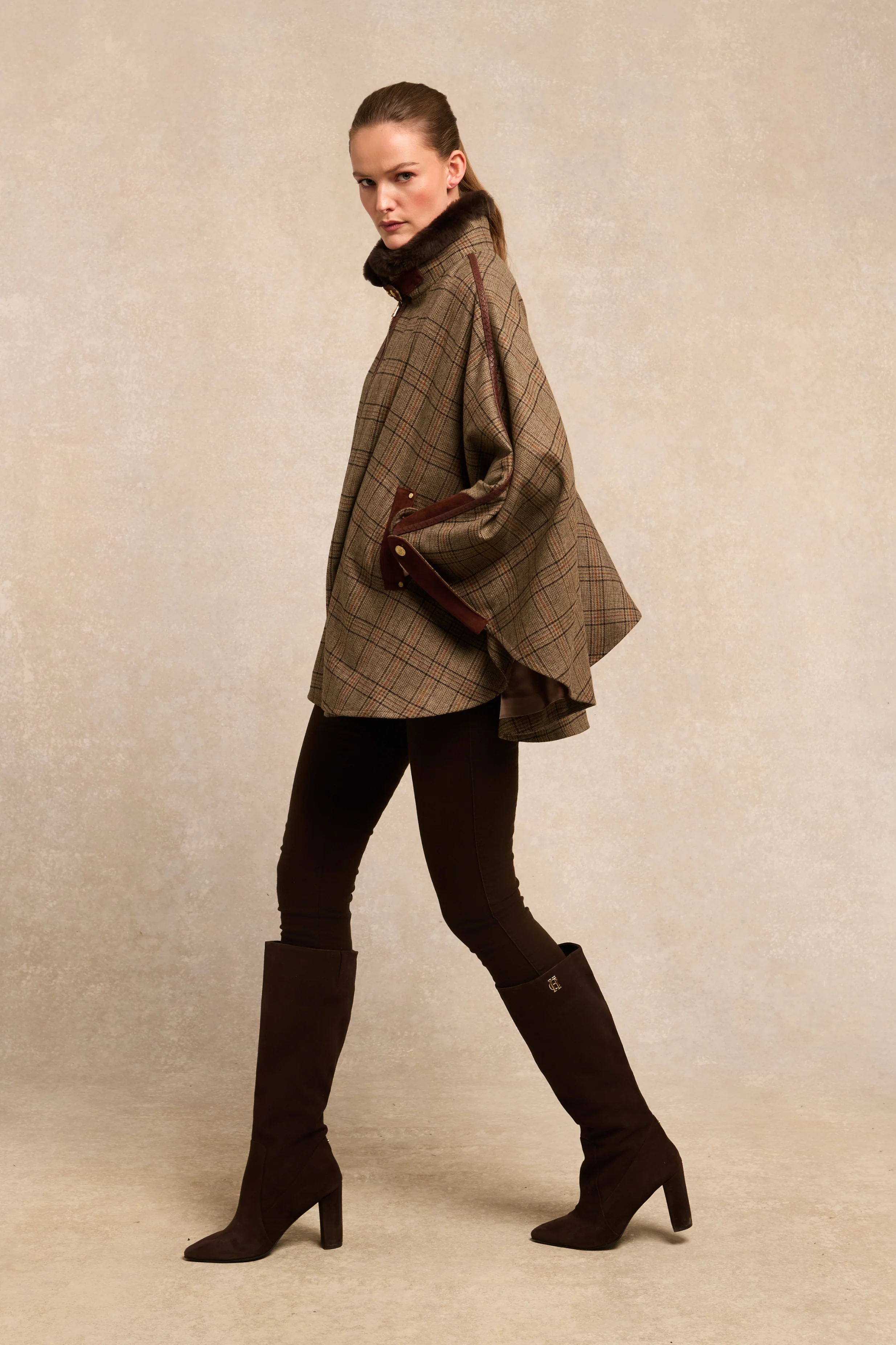 Chiltern Cape (Bourbon Tweed) - Image 5