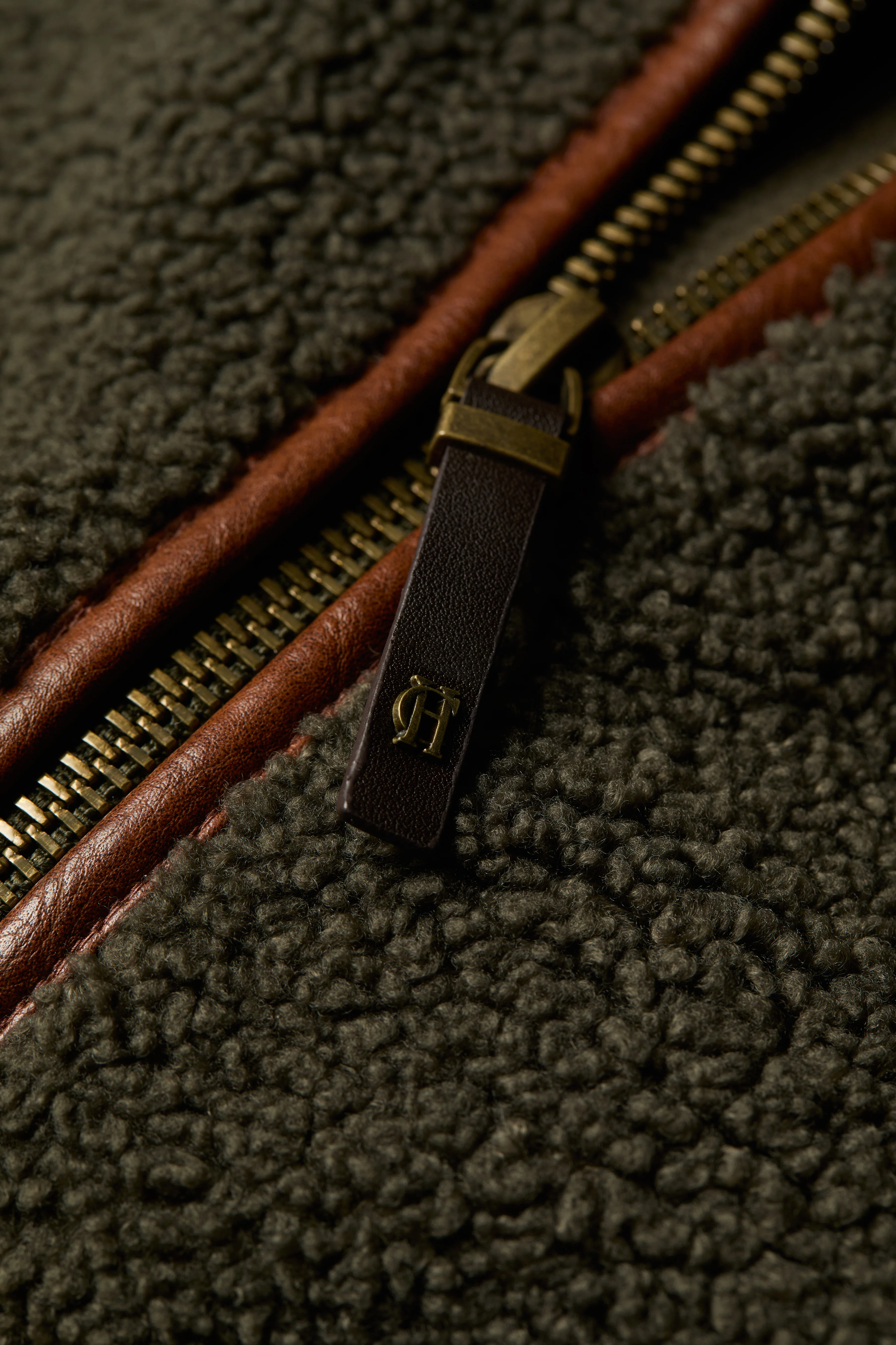 Country Fleece Gilet (Khaki Borg) - Image 5