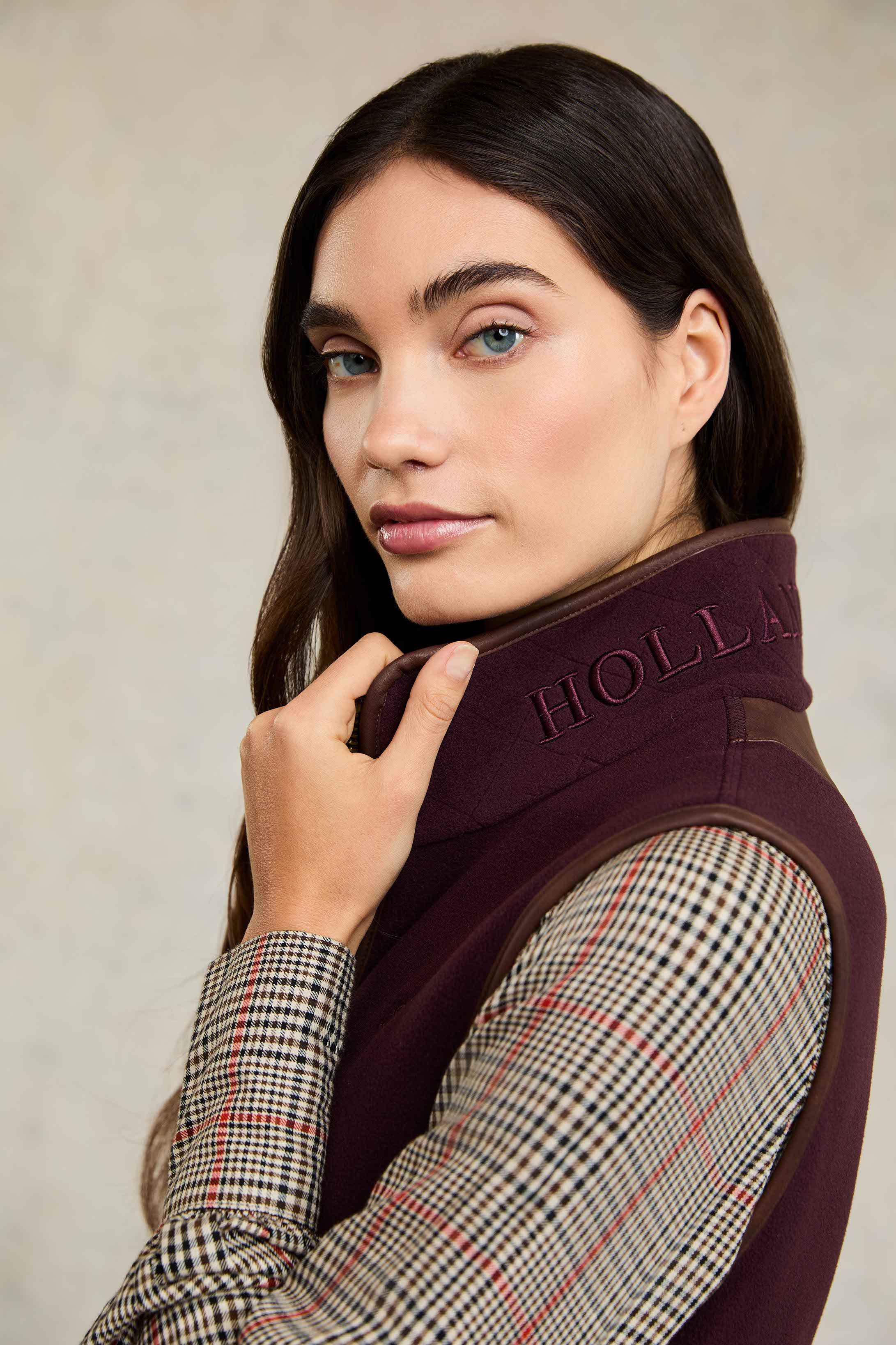 Country Fleece Gilet (Mulberry) - Image 10