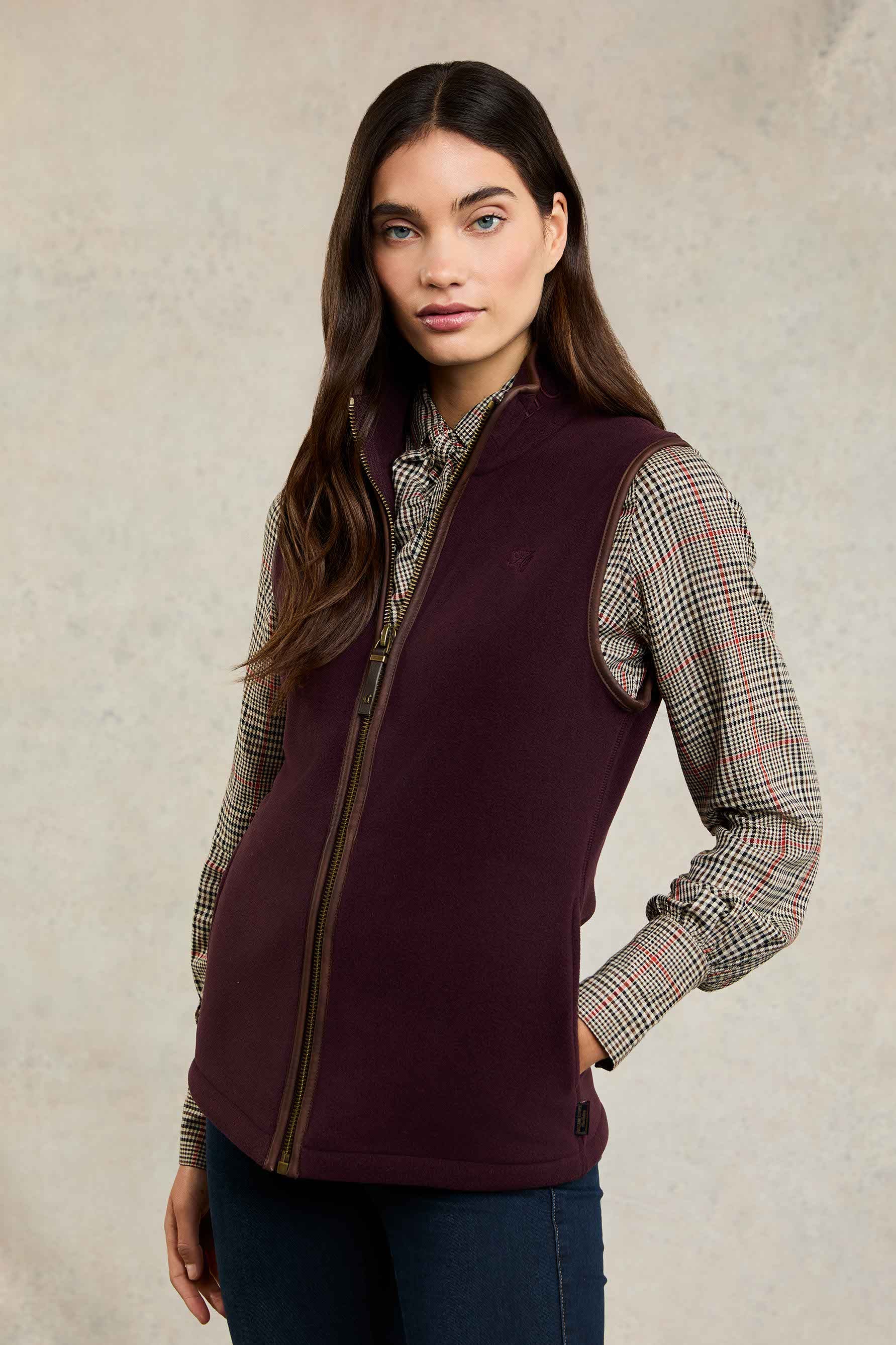 Country Fleece Gilet (Mulberry) - Image 3