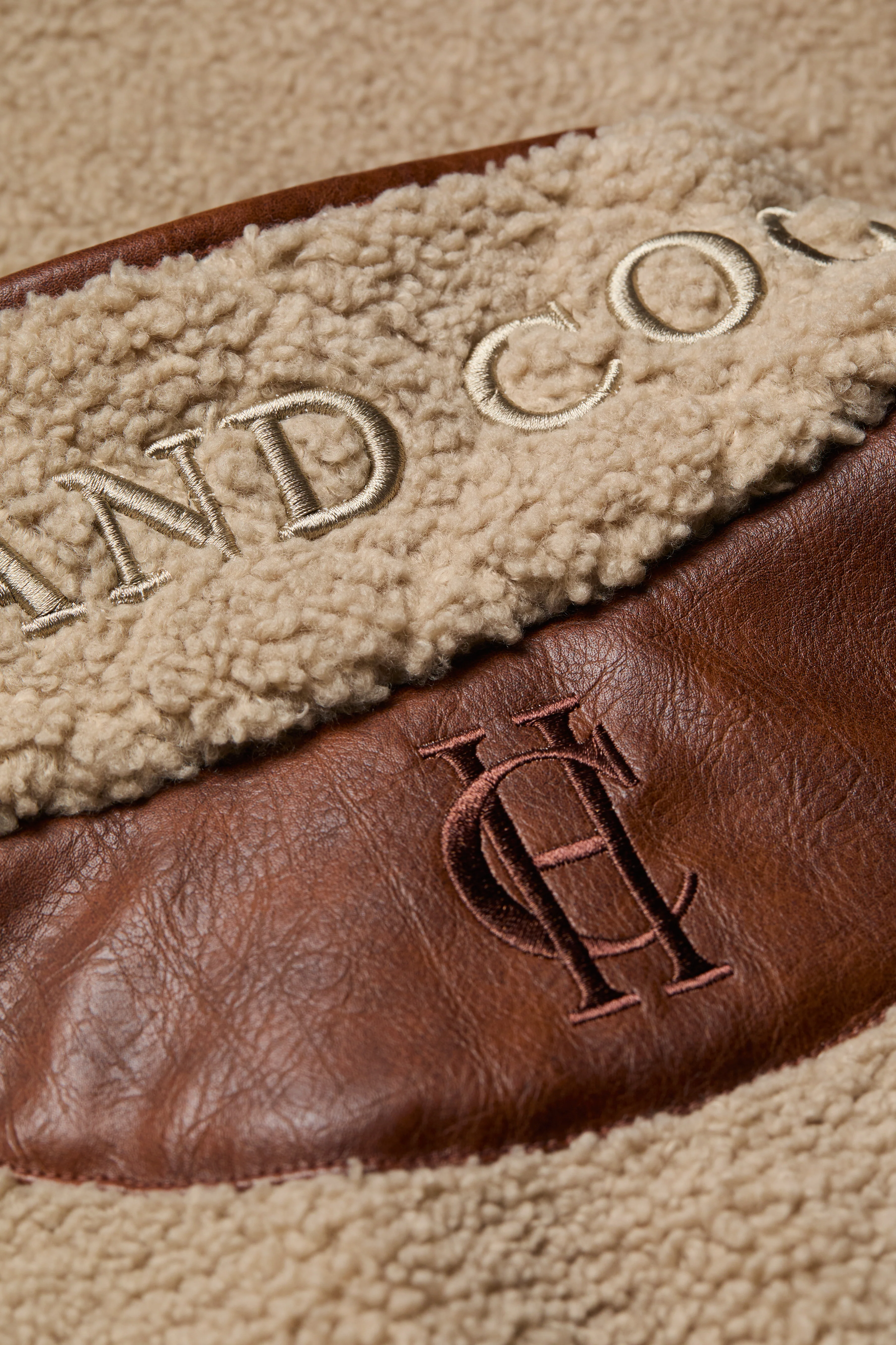 Country Fleece Gilet (Natural Borg) - Image 9