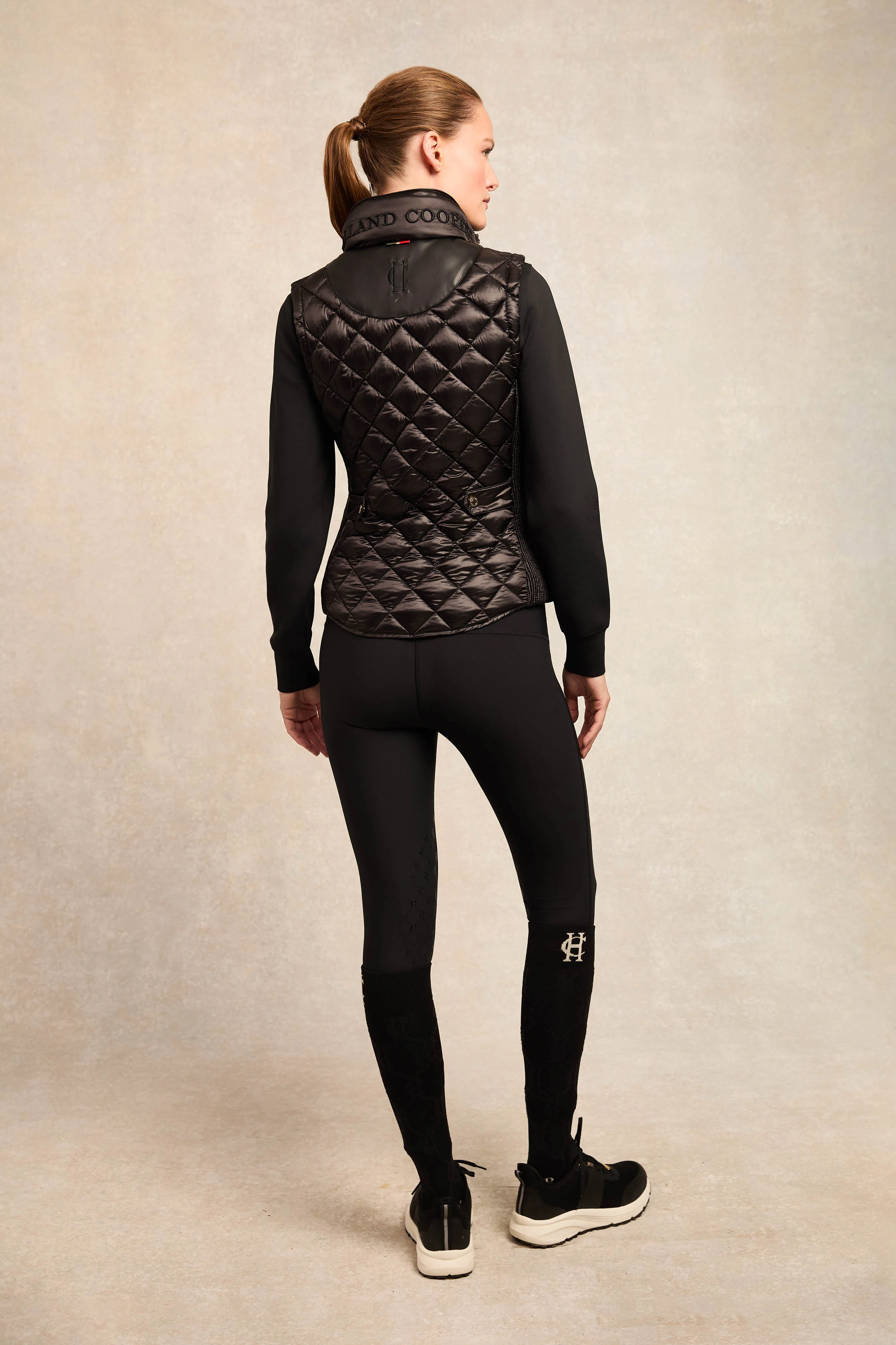 Diamond Quilt Classic Gilet (Black) - Image 2