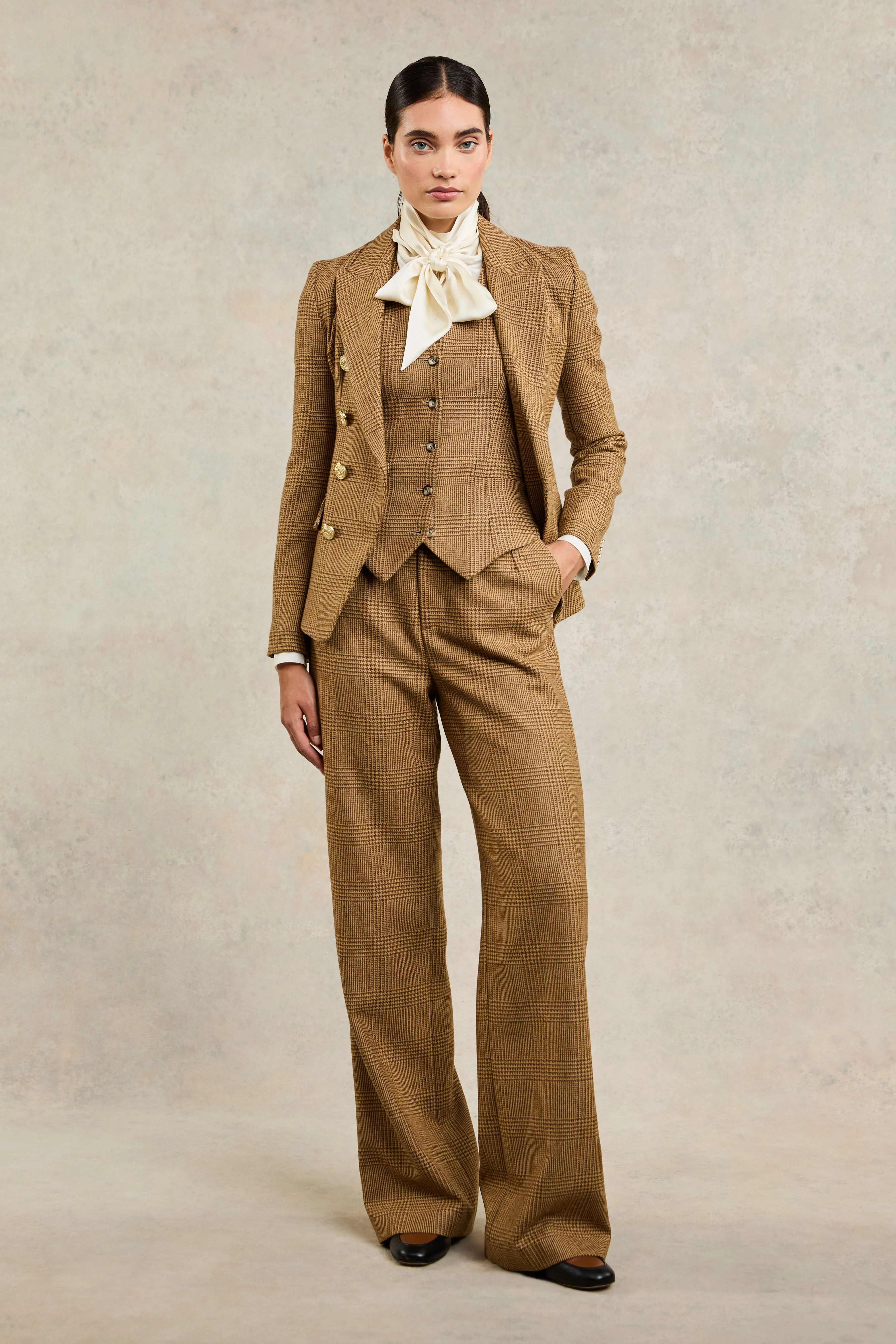 Hampton Waistcoat (Tawny) - Image 7
