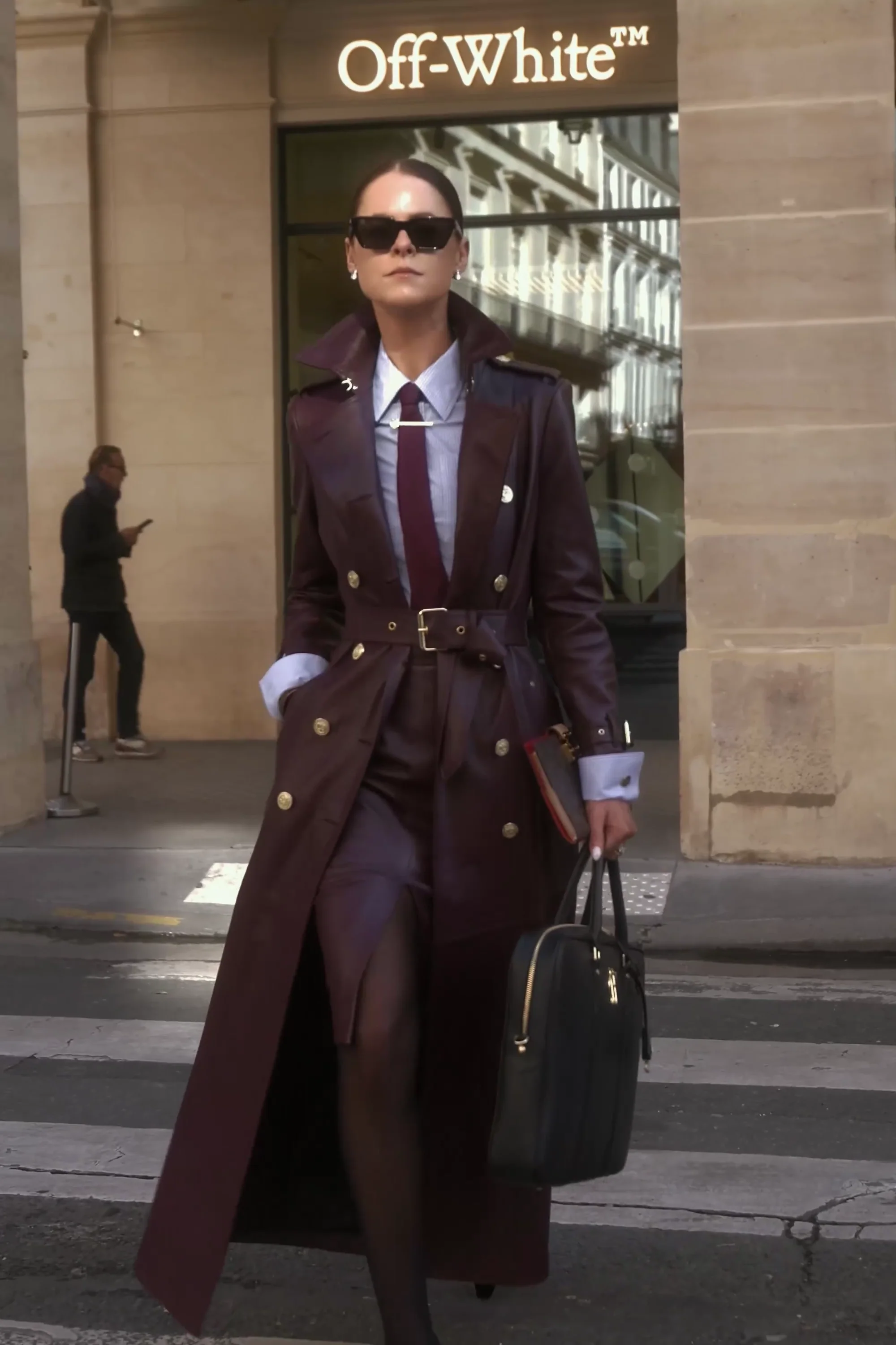 Jade's Oxblood Leather Trench Look - Image 5