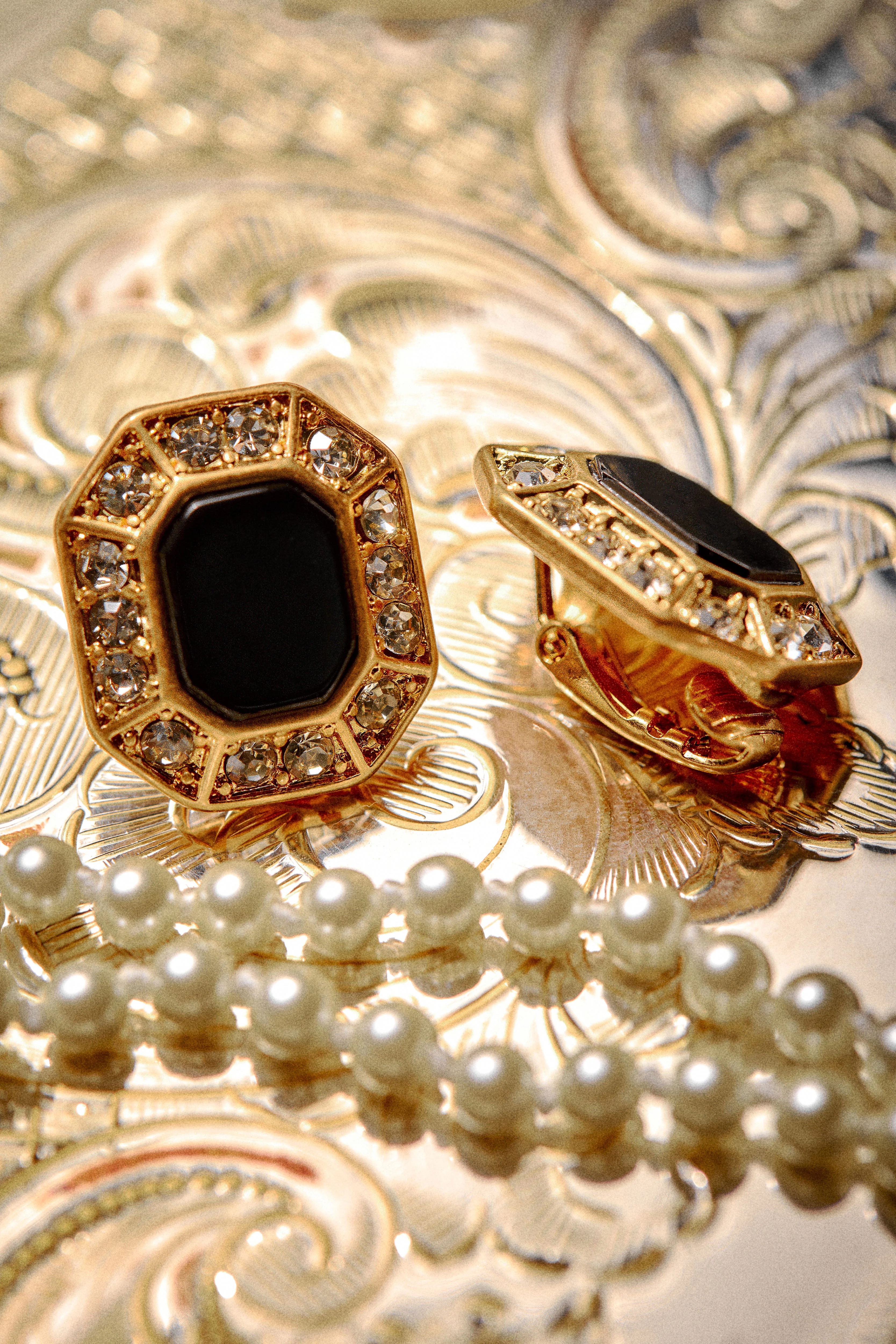 Luxury Clip On Earrings (Onyx Gold)