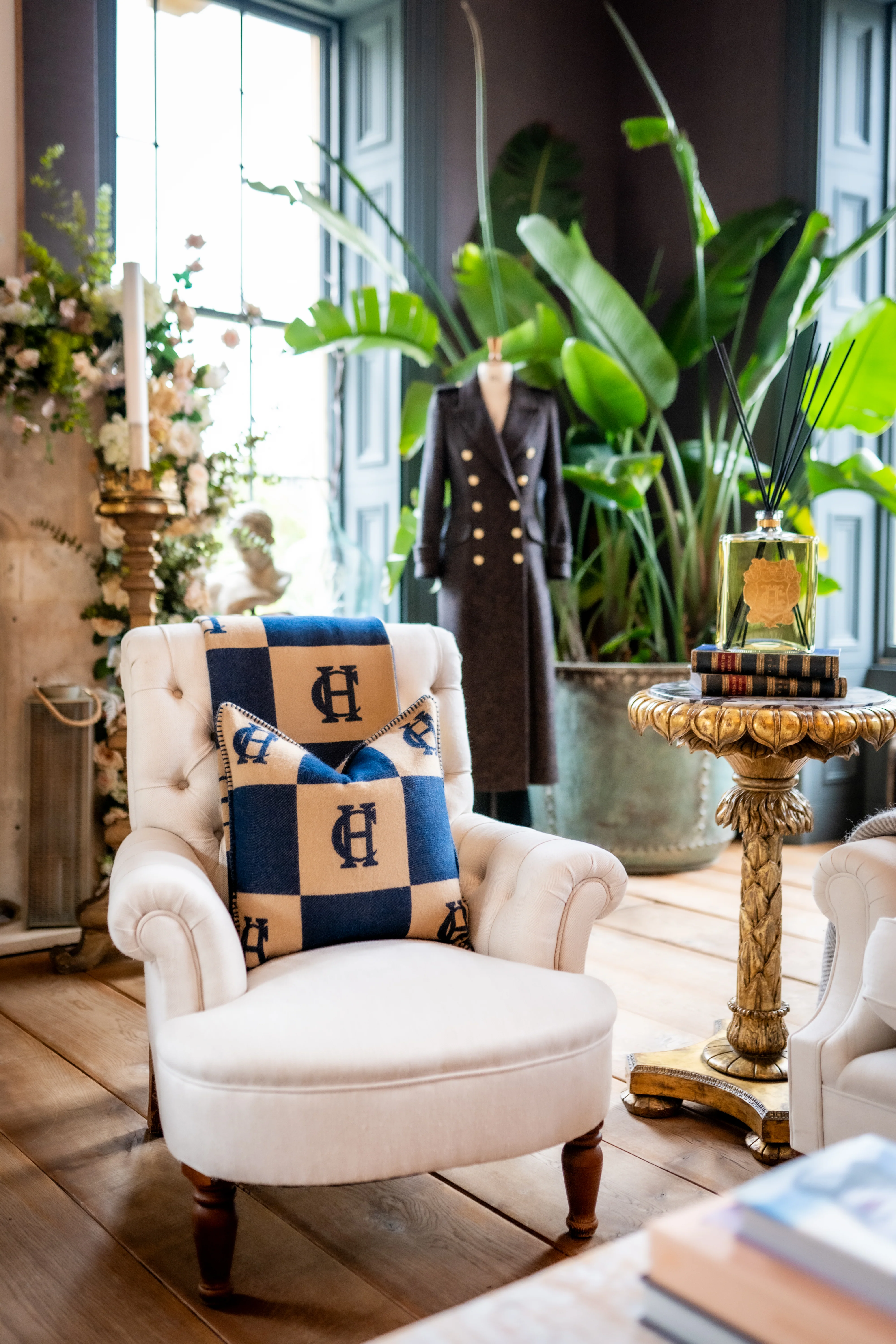 Luxury Cushion (Navy Camel) - Image 4